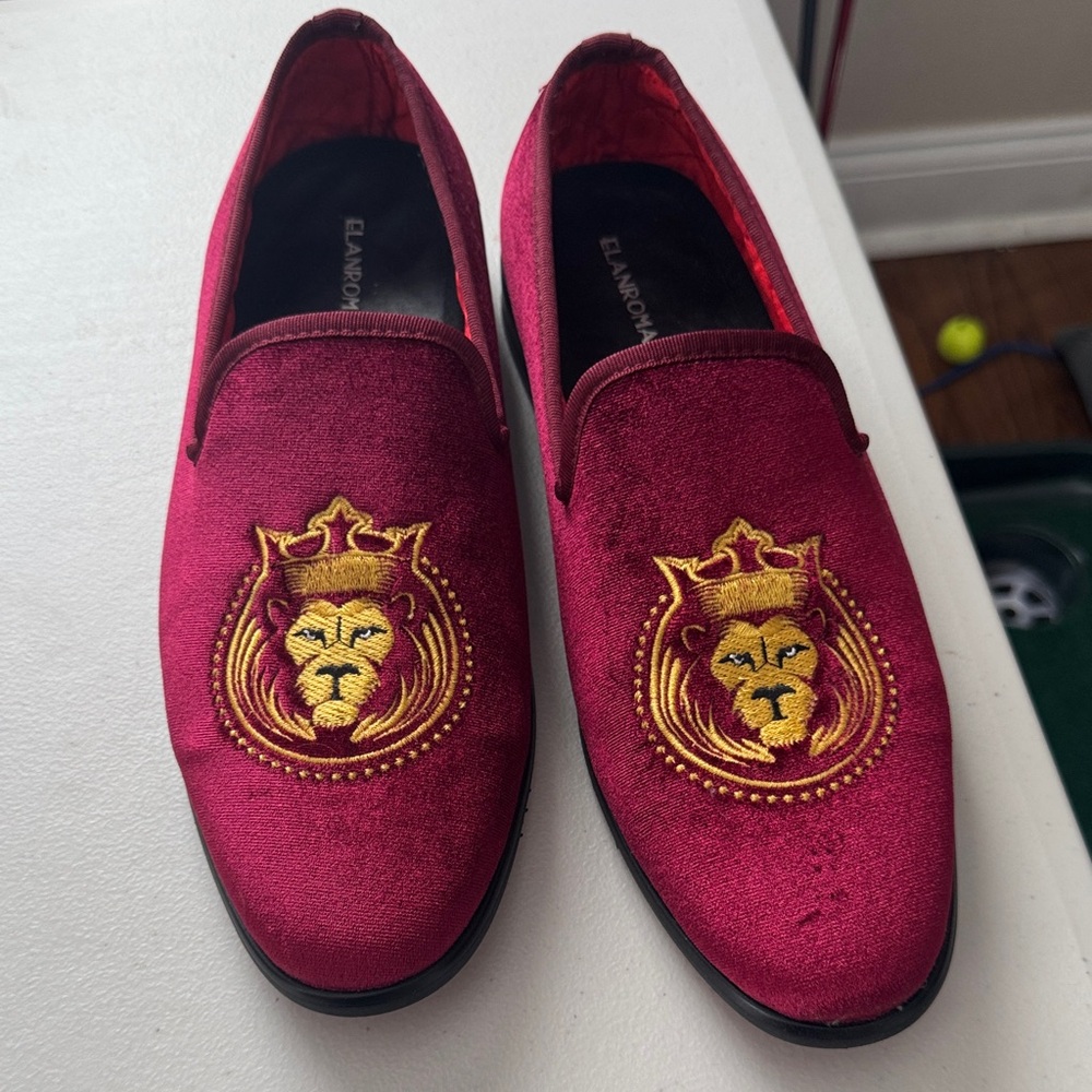 Luxurious Burgundy Lion Embroidered Loafers